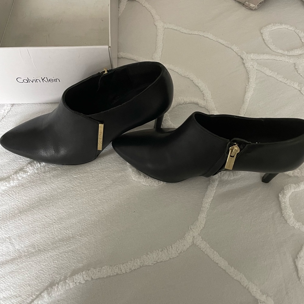 Used only twice so they look new! 3” heel. Super comfortable